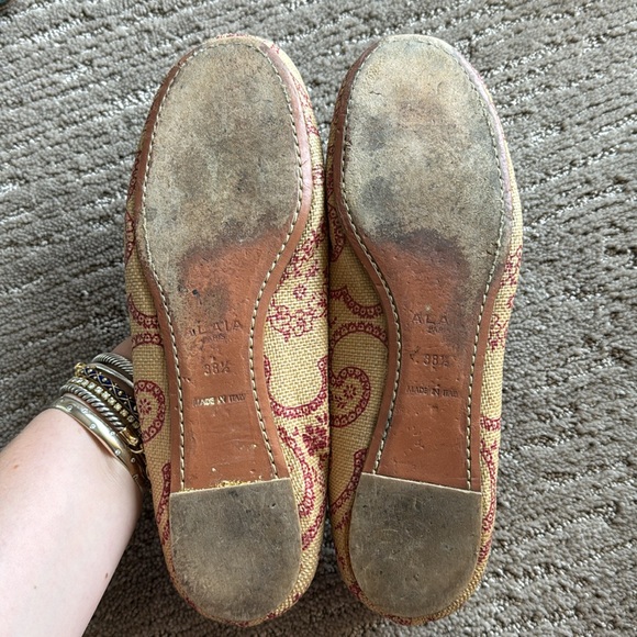 Alaia Tan & Red Geometric Swirl Flats - Picture 6 of 9